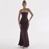 Vintage Maxikleid mit eckigem Ausschnitt, gerüschtem Korsett und Fischschwanz - Burgunderrot